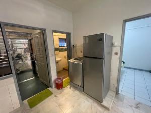 Kuchyň nebo kuchyňský kout v ubytování Permas Jaya near Senibong Cove CIQ KSL Mid Valley