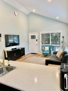 TV a/nebo společenská místnost v ubytování Selby Cottage + 25 fotografií