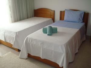 A bed or beds in a room at Casa de Alvor