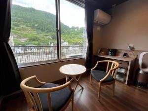 旅館から撮影された、または一般的な山の景色