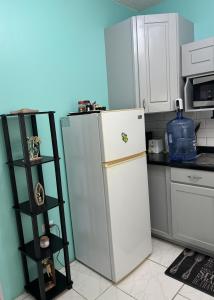 Küche/Küchenzeile in der Unterkunft Denyse Home Cottage