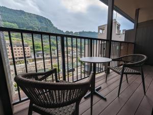 旅館から撮影された、または一般的な山の景色