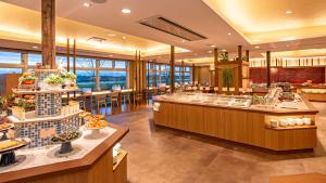 a restaurant with a buffet line with tables and chairs at Kangetsuen in Otofuke