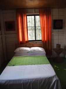 a bed in a room with a window at ACORI WUHU in Mitú