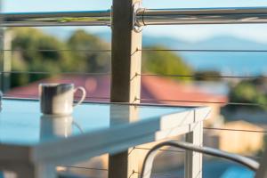 Balkón nebo terasa v ubytování Bicheno Blue Horizon