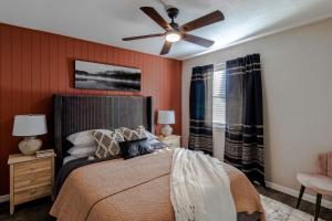 a bedroom with a bed and a ceiling fan at Prime Location - 3bd with BBQ in McKinney