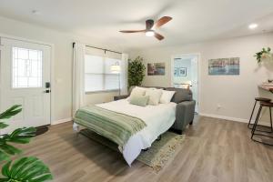 En eller flere senge i et værelse på Serene at the Springs - Family , Fire Pit + 22 billeder