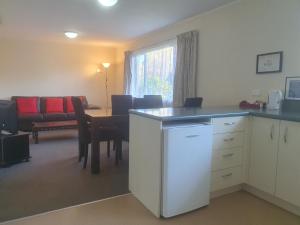 a kitchen and dining room with a table and chairs at Geraldine Motels in Geraldine