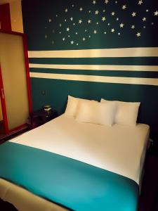 Postel nebo postele na pokoji v ubytování V Hotel Sri Gombak (Previously MyHome Hotel)
