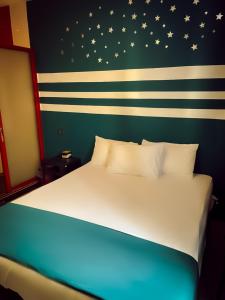 Postel nebo postele na pokoji v ubytování V Hotel Sri Gombak (Previously MyHome Hotel)