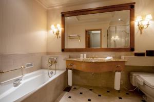 a bathroom with a tub and a sink and a toilet at Grand Nikko Tokyo Daiba in Tokyo