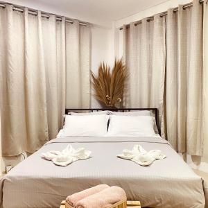 Postel nebo postele na pokoji v ubytování Abihon HoferHaus Mactan Guesthouse
