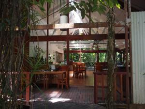 Restoran või mõni muu söögikoht majutusasutuses Daintree Wilderness Lodge
