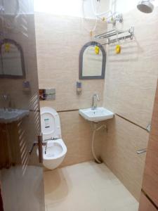 a bathroom with a toilet and a sink at Kalash Guest House in Ayodhya