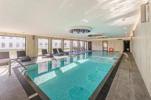 Bazén v ubytovaní Solne Apartamenty A247 z klimatyzacją Solny Resort alebo v jeho blízkosti