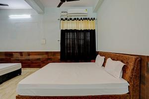 a bedroom with a bed and a window at Nidhivan Guest House in Kishangarh