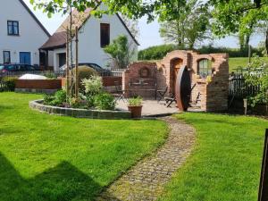 a garden with a stone walkway in front of a house at Ferienwohnung Metzner Harnsbach in Burgebrach