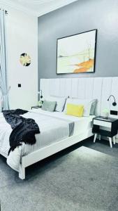 Кровать или кровати в номере The Croft Homes-Jinja