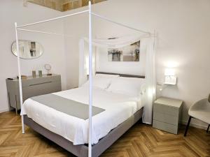 Ένα ή περισσότερα κρεβάτια σε δωμάτιο στο "San Lorenzo Luxury Apartment" - Jacuzzi & Historic Center