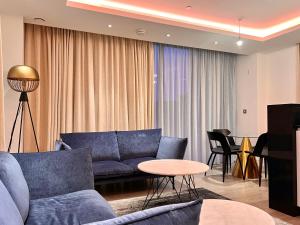 Seating area sa Luxury 2 Bedroom Apartment in Old Street, London