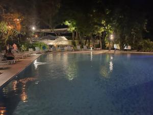 Ma Roberta - Tambuli Resort with fast Wifi 16 Floor Studio Type内部或周边的泳池