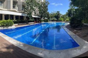 Ma Roberta - Tambuli Resort with fast Wifi 16 Floor Studio Type内部或周边的泳池