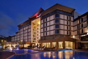 a hotel with a pool in front of a building at Accra Marriott Hotel in Accra