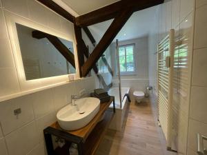 Koupelna v ubytování Ferienwohnung Kohlbornsteinblick am Malerweg