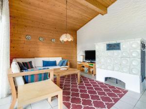 Chalet in Iselsberg Stronach near ski liftにあるシーティングエリア