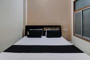 Postelja oz. postelje v sobi nastanitve OYO Shine Hotel