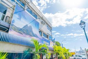 a building with a mural on the side of it at Charming & Connected Studio Papeete near Cruise Terminal in Papeete