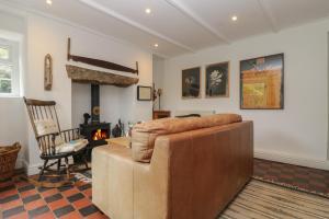 a living room with a couch and a fireplace at Incline Cottage in Portreath