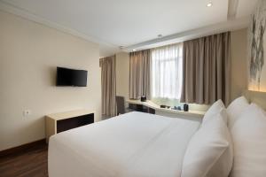 TV a/nebo společenská místnost v ubytování Four Star by Trans Hotel