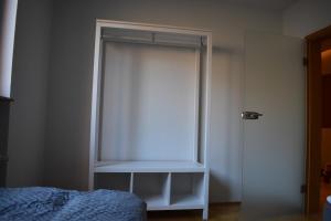 a bedroom with a bed and a white curtain at Ferienwohnung Rhönmarkt in Ostheim
