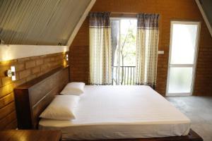 Säng eller sängar i ett rum på Bambaragala Eco Lodge