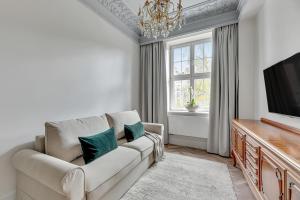 Televízia a/alebo spoločenská miestnosť v ubytovaní Apartamenty Gdańsk Piwna