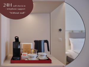 a shelf with two coffee cups and a blender at Classik Hotel Hackescher Markt - Self Check In in Berlin