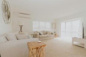 奥雷瓦Salty Breeze Beach House的相册照片