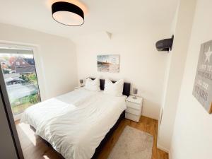 Postel nebo postele na pokoji v ubytování Meerzeit - Sauna und Kamin - moderne FeWo + 17 fotografií