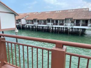 a row of houses sitting on the water at Cuti-cuti port dickson water chalet in Port Dickson