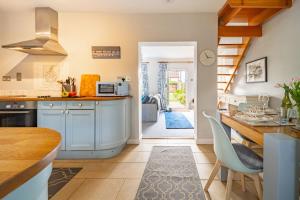 Kuchyň nebo kuchyňský kout v ubytování 1 Dix Cottages + 24 fotografií