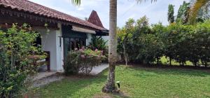 Taman di luar Villa Escape