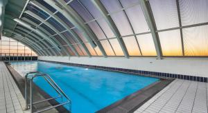 a large swimming pool in a building with a ceiling at DREAM HARBOUR VIEW 2 BRM // GYM, POOL and PARKING in Sydney