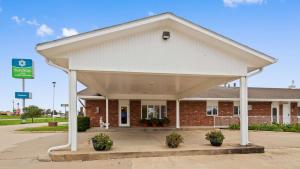a building with awning in front of a parking lot at SureStay by Best Western Cameron in Cameron