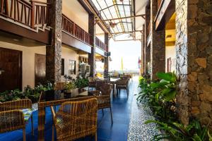 Restaurace v ubytování UNWND Boutique Hotel Camiguin + 37 fotografií