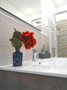 Koupelna v ubytování Taormina Matthome + 38 fotografií