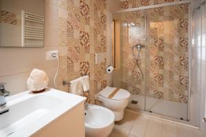 Phòng tắm tại Petali Rosa - Dimora Peonia +8 ảnh