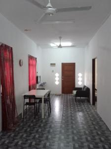 a living room with a table and chairs in it at Homestay Idaman B B with 2 room aircond 2 Quen Bed and Not Sharing Room -Privacy in Kuala Terengganu