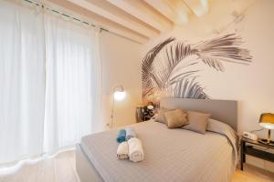 a bedroom with a bed with towels on it at Jesolo Beach Villa in Lido di Jesolo