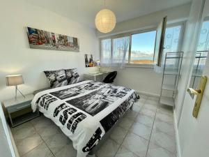 Postel nebo postele na pokoji v ubytování Chambre privée en colocation dans un appartement au centre de rillieux la pape